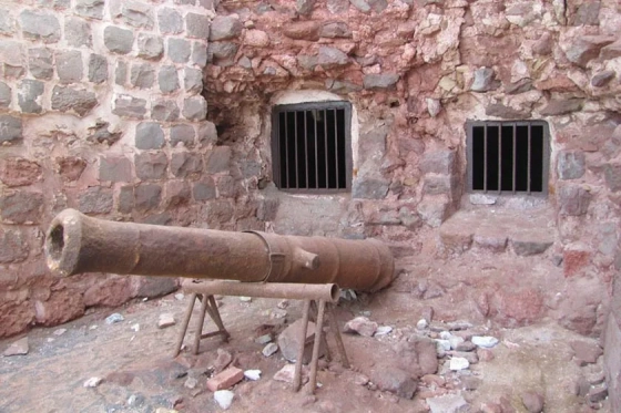 تصویر 92931  قلعه نادری (قلعه لافت) 