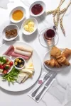 فضای رستورانی و صبحانه هتل سی وی کی تکسیم 97980 100