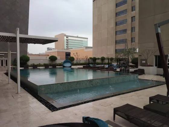 استخر هتل ایبیس کریک ساید دیره دبی 196308