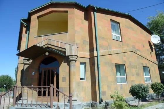 نمای بیرونی هتل ارمنیا ویلیج پارک ایروان 99714