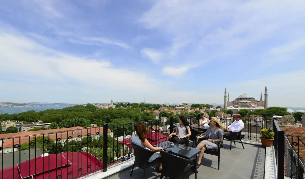 فضای بیرونی هتل آگورا لایف استانبول 102768