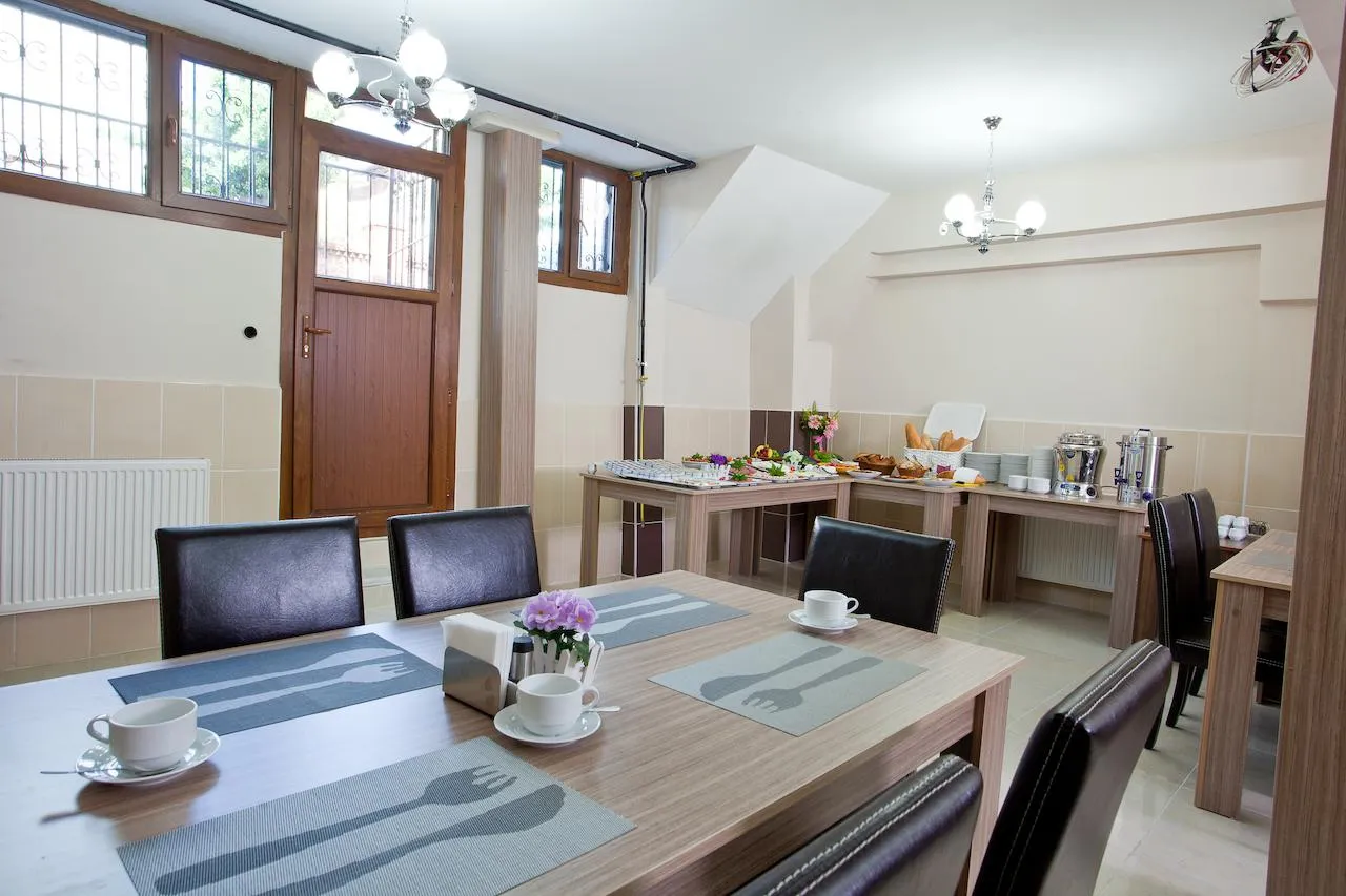 فضای رستورانی و صبحانه هتل بیرلیک آپارت استانبول 102843