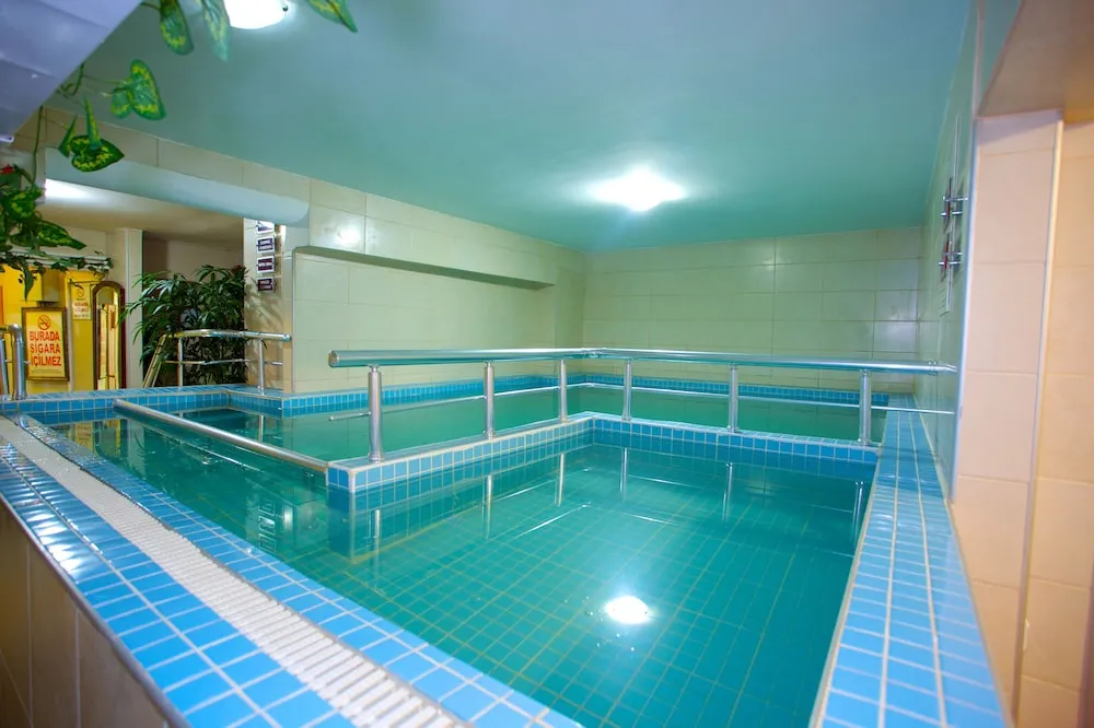 استخر هتل آسوس استانبول 104754