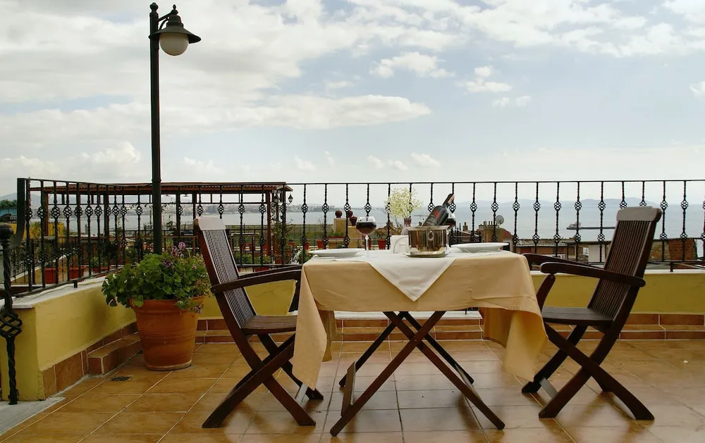 فضای بیرونی هتل اویان استانبول 105370