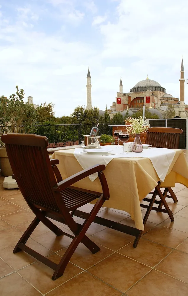 فضای بیرونی هتل اویان استانبول 105373