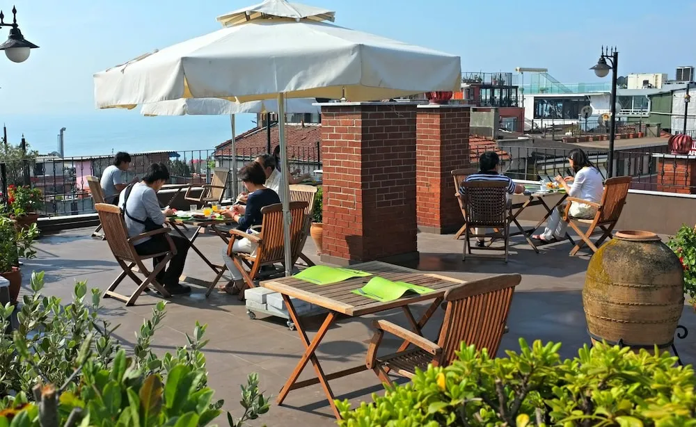 فضای بیرونی هتل اویان استانبول 105381