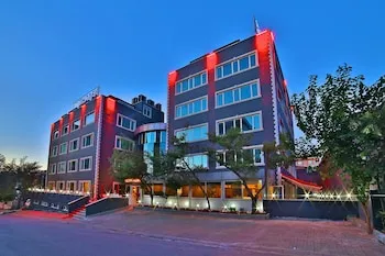 نمای بیرونی هتل سانلی سوئیت استانبول 105907