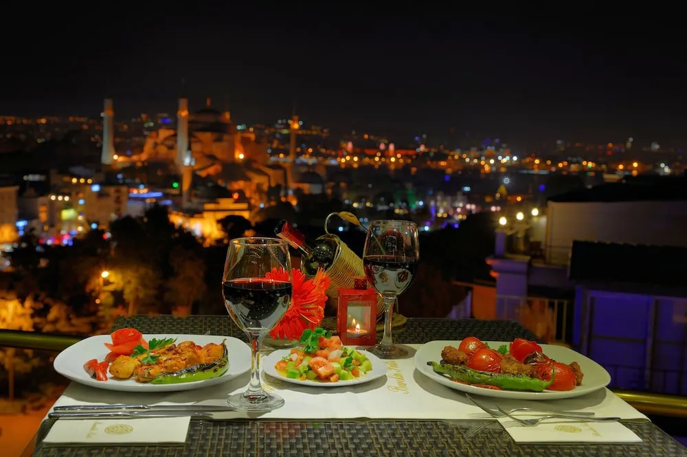 فضای بیرونی هتل بورچین استانبول 111333