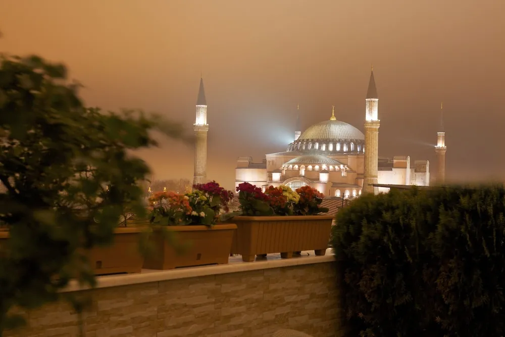 فضای بیرونی هتل وایت هاوس استانبول 122913