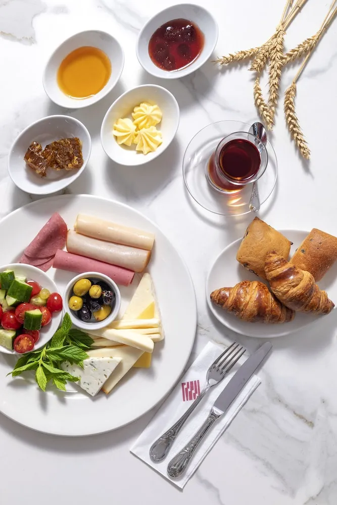 فضای رستورانی و صبحانه هتل ساووی استانبول 123205