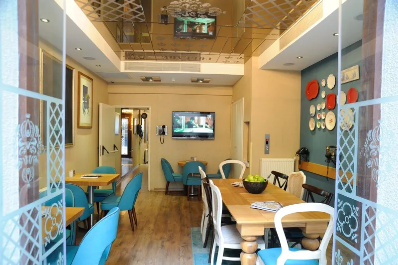 فضای رستورانی و صبحانه هتل کلاج تکسیم استانبول 123670