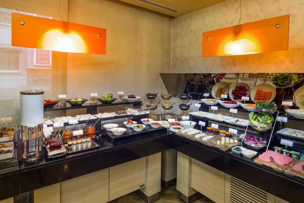 فضای رستورانی و صبحانه هتل مید تاون استانبول 123977