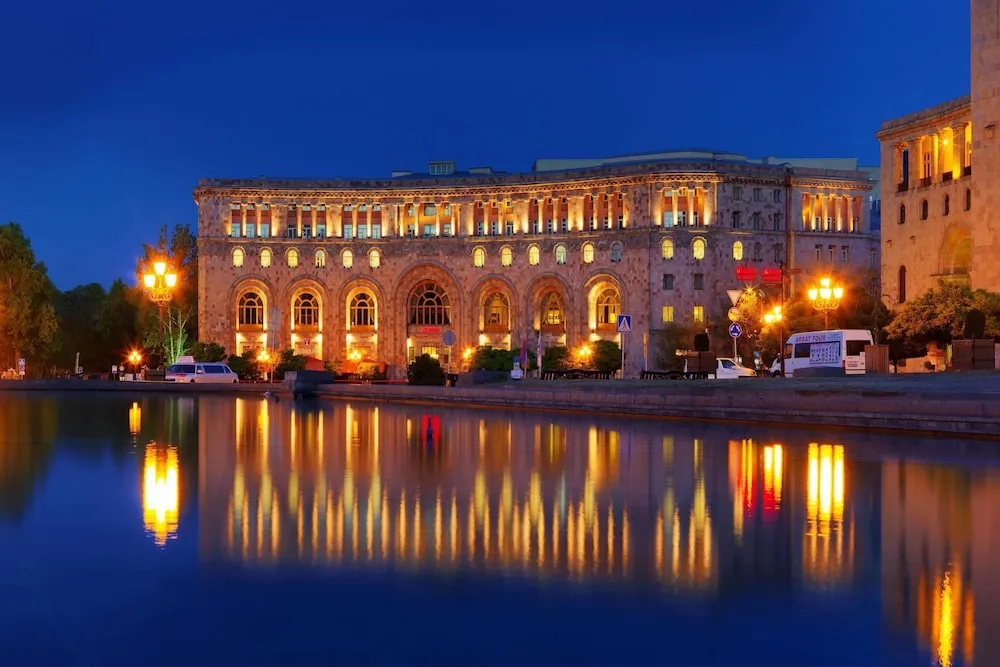 نمای بیرونی هتل آرمانیا ماریوت ایروان 128745