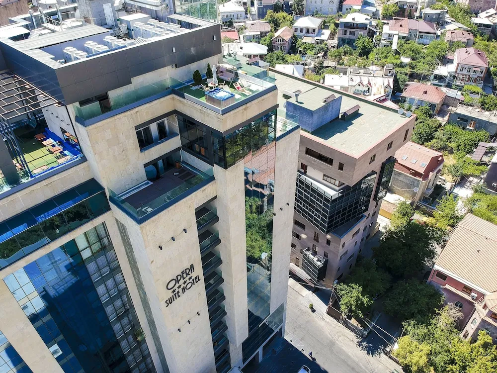 نمای بیرونی هتل اپرا سویئیت ایروان 129671