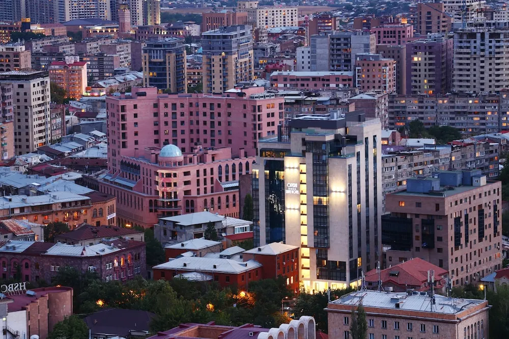 نمای بیرونی هتل اپرا سویئیت ایروان 129690
