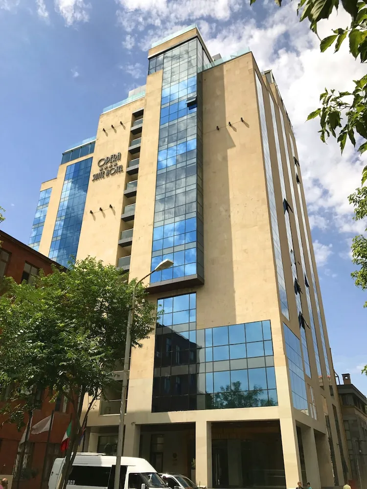 نمای بیرونی هتل اپرا سویئیت ایروان 129701