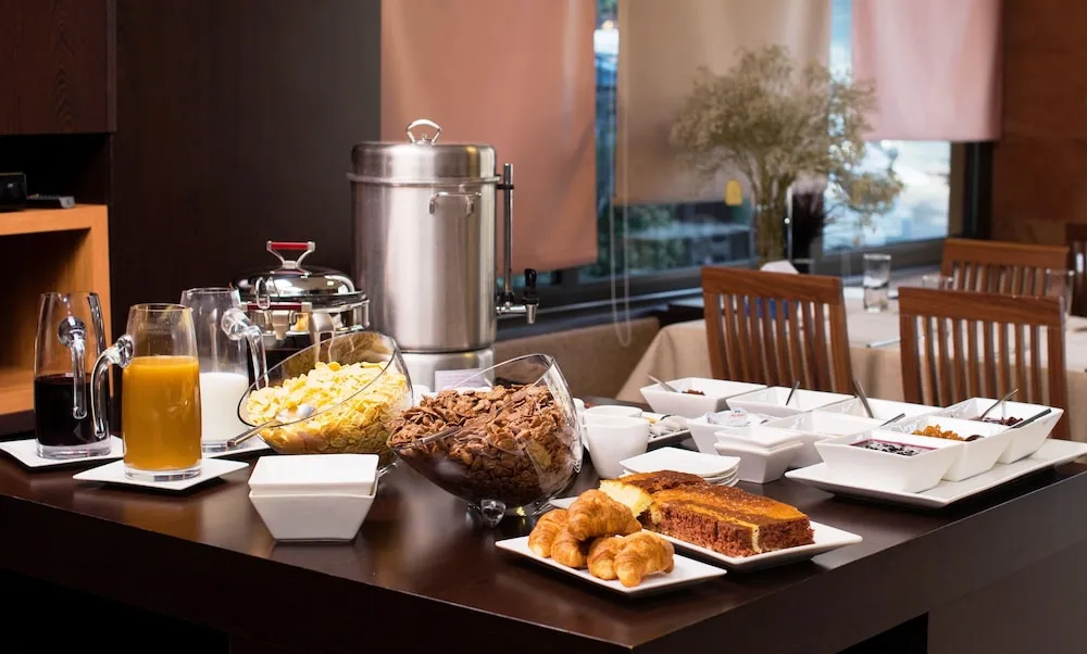 فضای رستورانی و صبحانه هتل باس بوتیک ایروان 130298