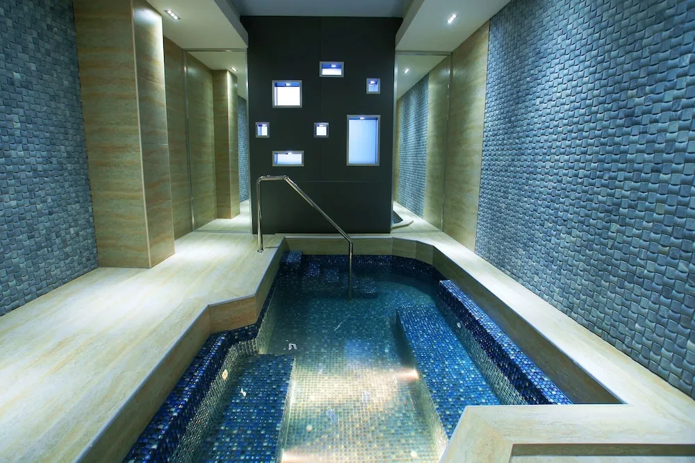 استخر هتل باس بوتیک ایروان 130327