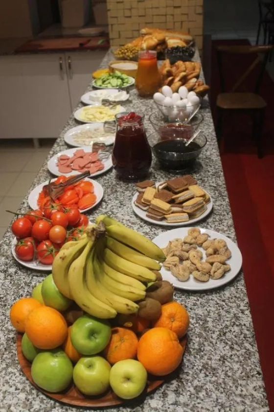 فضای رستورانی و صبحانه هتل کامفورت سوئیت وان - تصویر 31