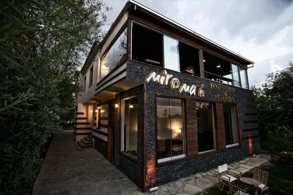 نمای بیرونی هتل میر و مارا وان 131672