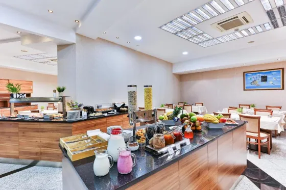 فضای رستورانی و صبحانه هتل کینگس پارک هتل دبی 196138