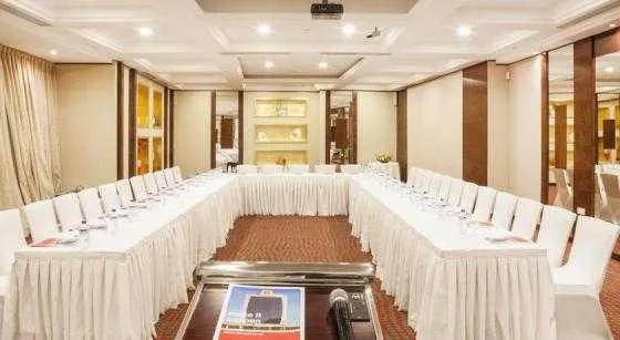 اتاق جلسات هتل رامادا بای ویندهام دبی 48946