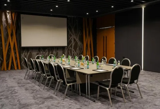 اتاق جلسات هتل الخوری اسکای گاردن دبی 144787