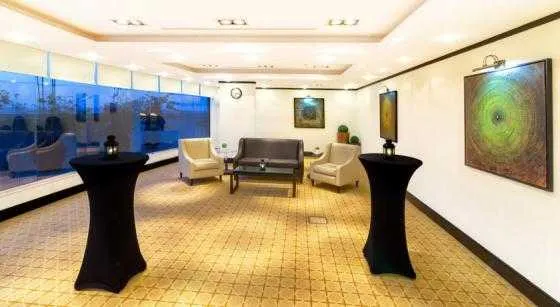 لابی هتل هالیدی این دبی البرشا 49956