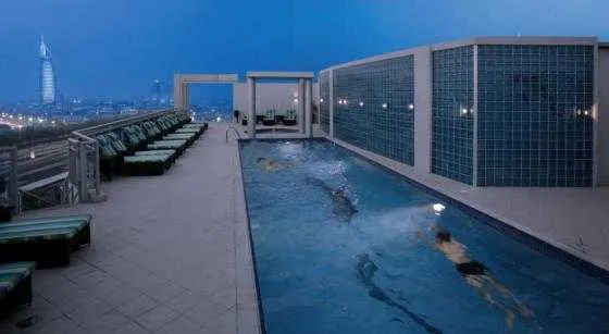 استخر هتل هالیدی این دبی البرشا 49983
