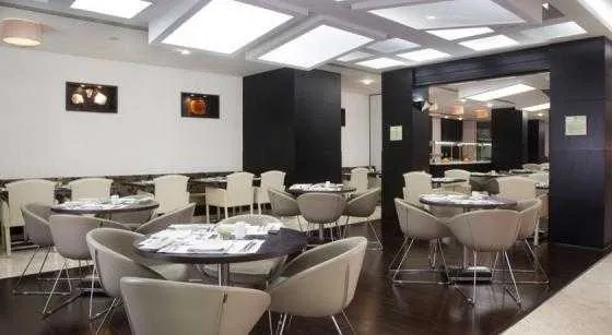 فضای رستورانی و صبحانه هتل هالیدی این دبی البرشا 49978