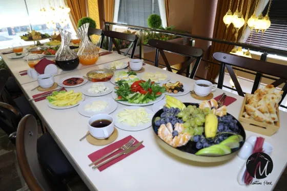 فضای رستورانی و صبحانه هتل چهارستاره مونتانا وان 150993