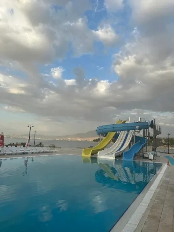 استخر  هتل دی وان بیچ (ددمان)وان 198172