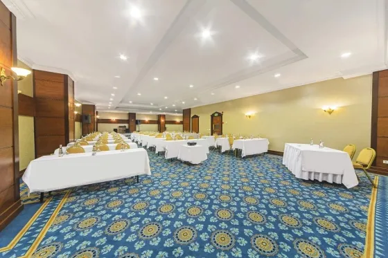 اتاق جلسات هتل چهارستاره آرتز تکسیم(گرند اوزتانیک) 1432