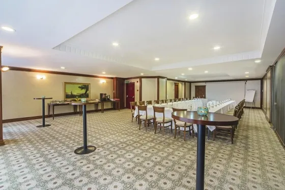 اتاق جلسات هتل چهارستاره آرتز تکسیم(گرند اوزتانیک) 1429