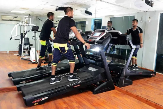 باشگاه ورزشی هتل سان اند سنز 196143