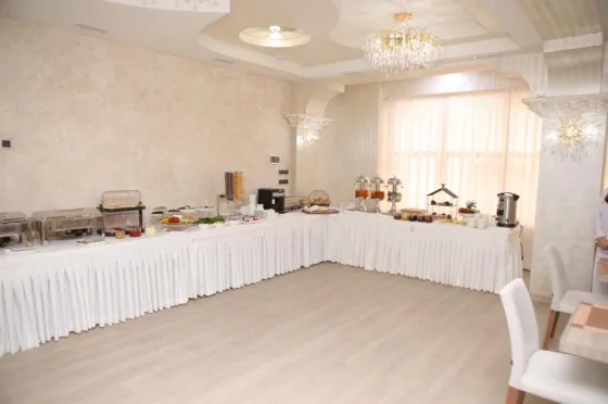 فضای رستورانی و صبحانه هتل آنگا ایروان 195099