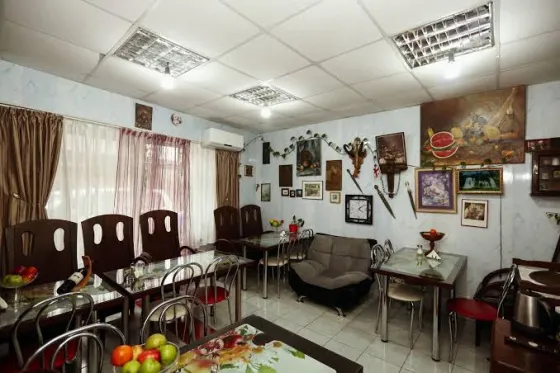فضای رستورانی و صبحانه هتل ایساکا تفلیس 195118