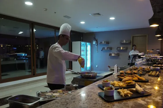 فضای رستورانی و صبحانه هتل چهارستاره لازونا کانتیننتال دبی  195432