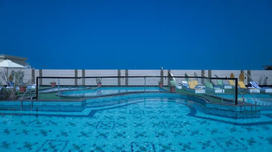 استخر هتل چهارستاره لازونا کانتیننتال دبی  195431