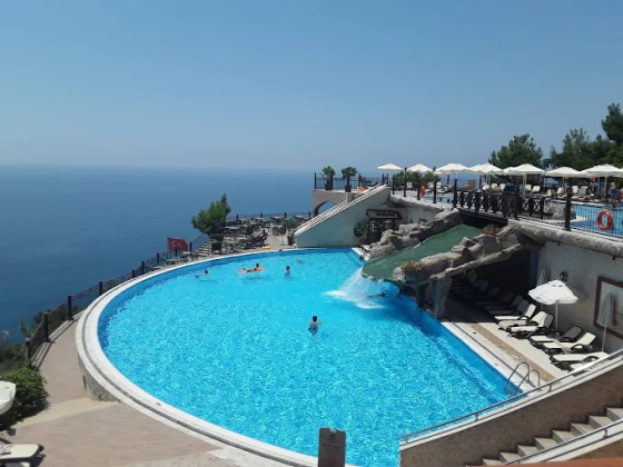 استخر هتل اوتوپیا ورلد آلانیا  198401