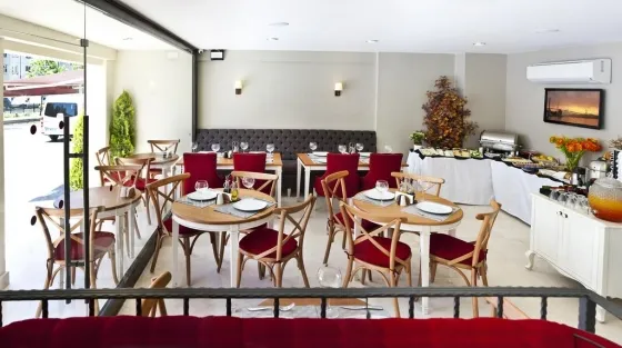فضای رستورانی و صبحانه هتل تکسیم تاون استانبول 56444