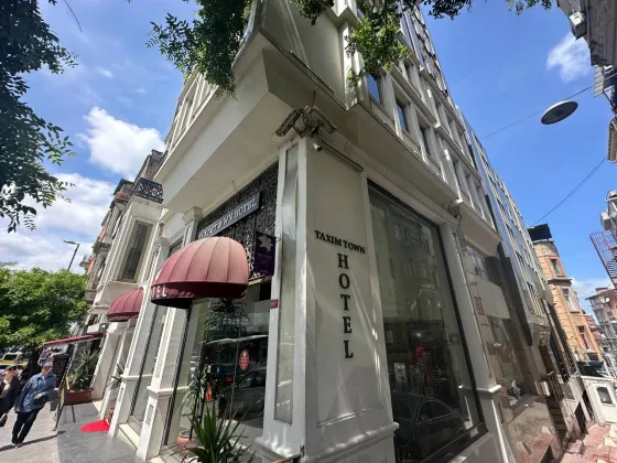 نمای بیرونی هتل تکسیم تاون استانبول 191447