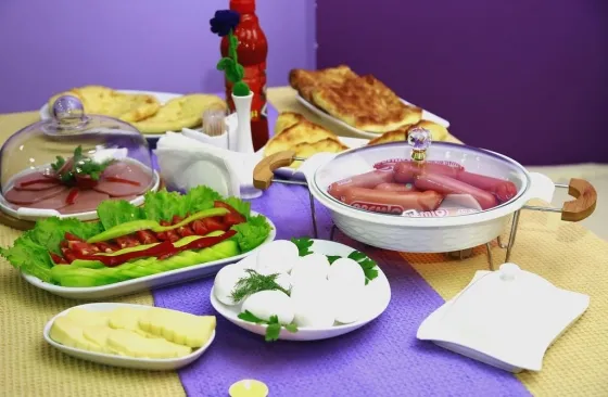فضای رستورانی و صبحانه هتل گورو تفلیس 57411